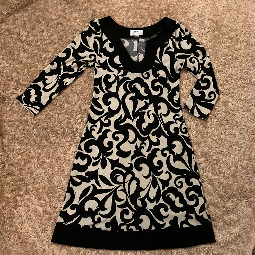 Sweet storm dress. Size S black cream swirls designs great for work stretchy
